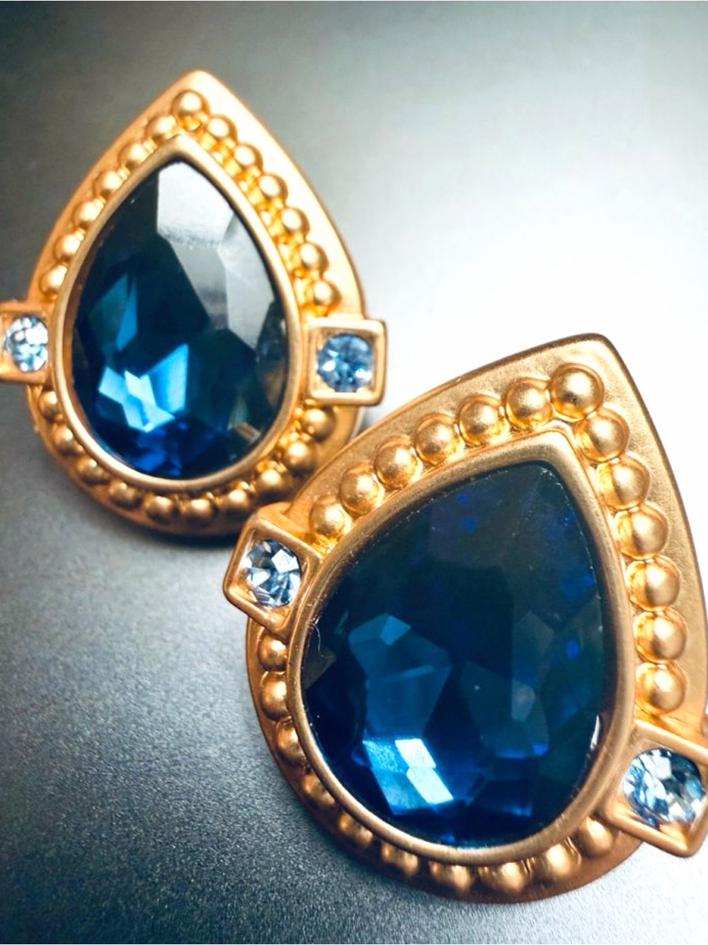 Oscar de la Renta Teardrop Earrings ✨POST BACK✨Museum GoldFinish